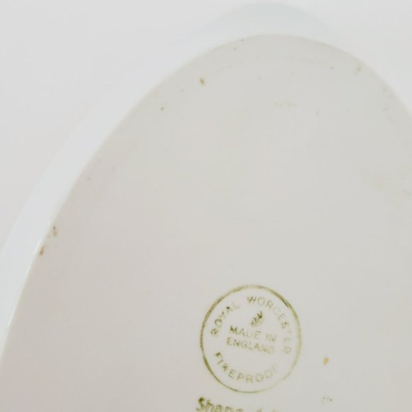 Royal Worcester Strawberry Fair Gold Trim Oval Baking Dish, Size 8, Butterfly - Picture 10 of 14